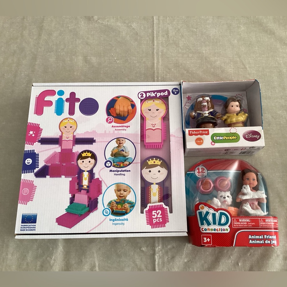 Pik'pod 52-Piece set.   Little people.  Kid connection.